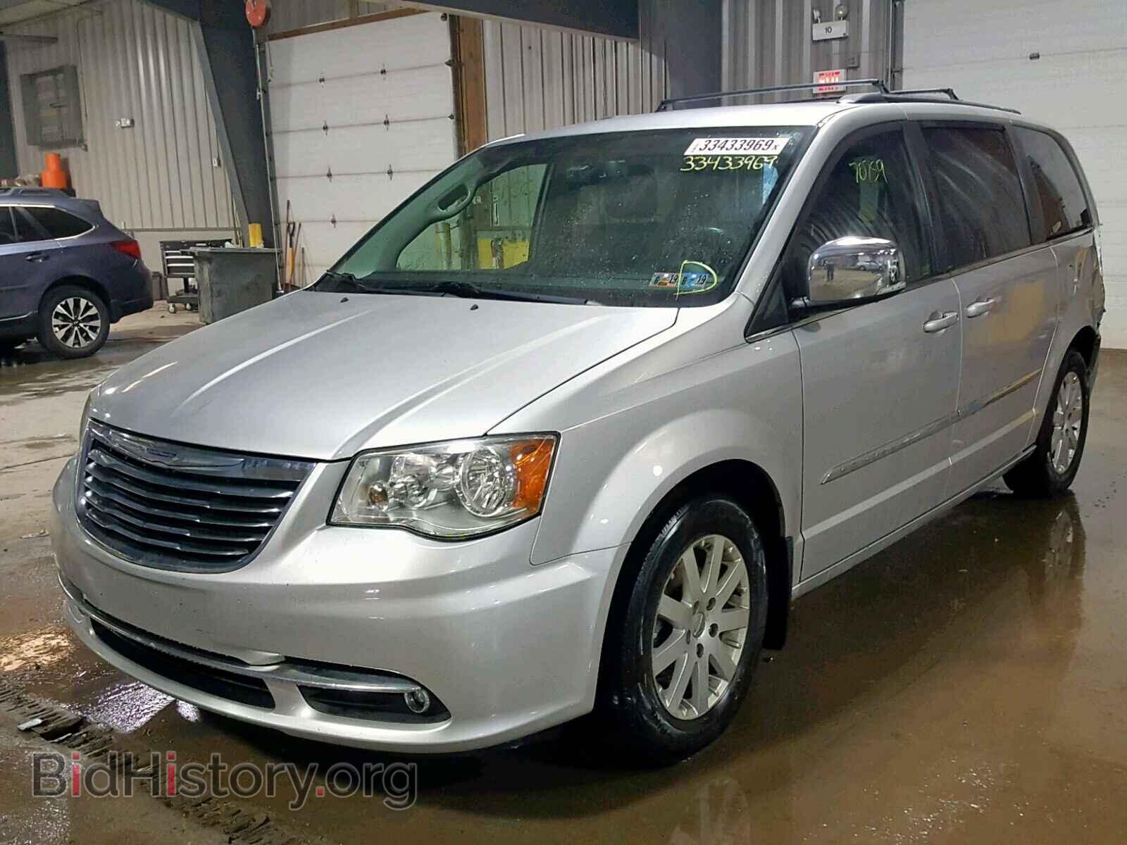 2011 CHRYSLER TOWN & COU - VIN: 2A4RR8DG5BR747552 - Photo 2