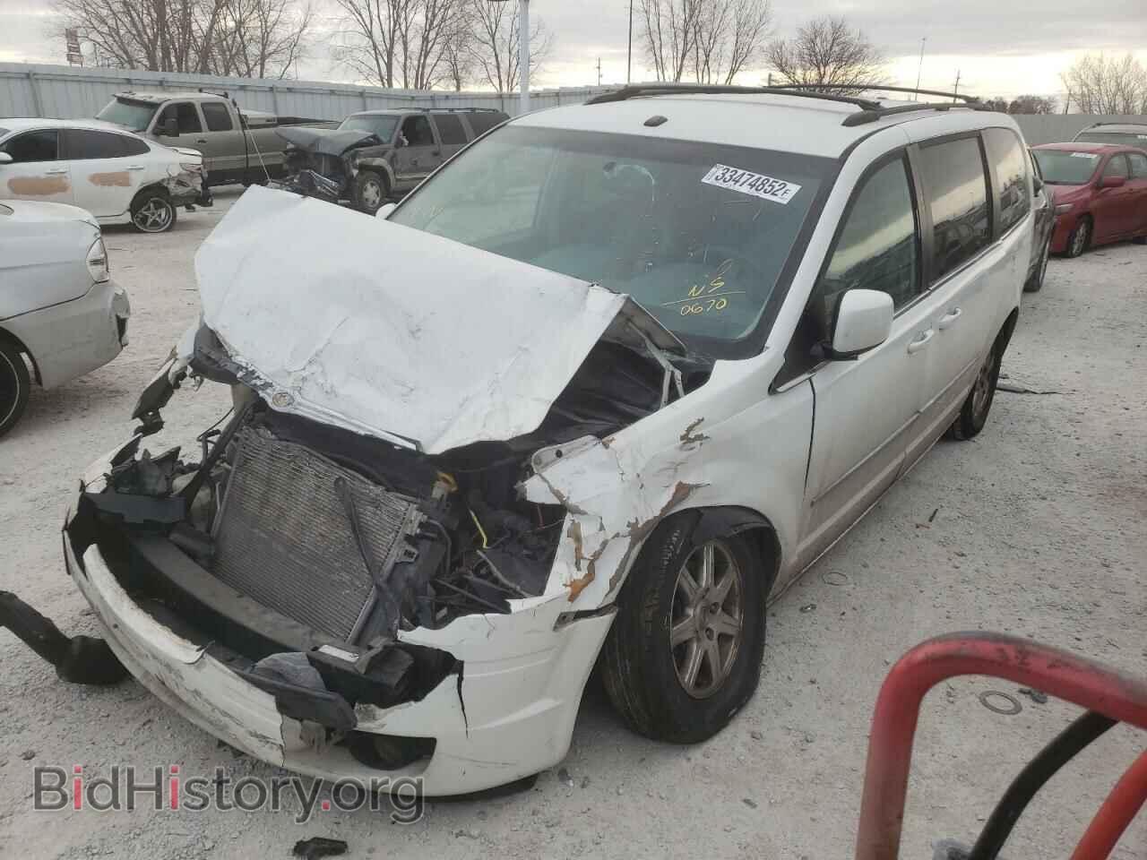 2009 CHRYSLER MINIVAN - VIN: 2A8HR54149R640670 - Фото 2