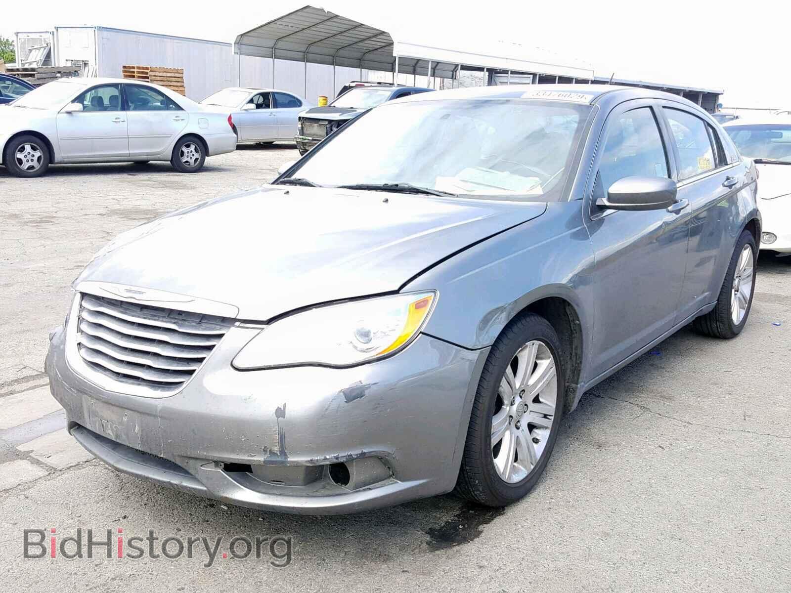 2013 CHRYSLER 200 - VIN: 1C3CCBAB5DN698523 - Фото 2