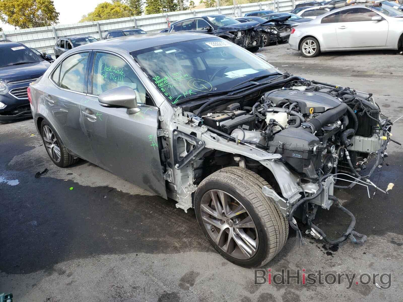 Photo JTHBA1D20J5077641 - LEXUS IS 2018