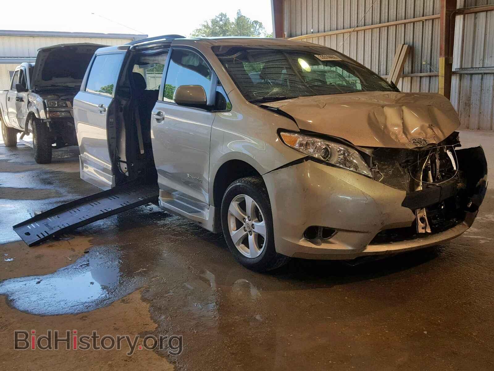 Photo 5TDKK3DC3FS681737 - TOYOTA SIENNA LE 2015