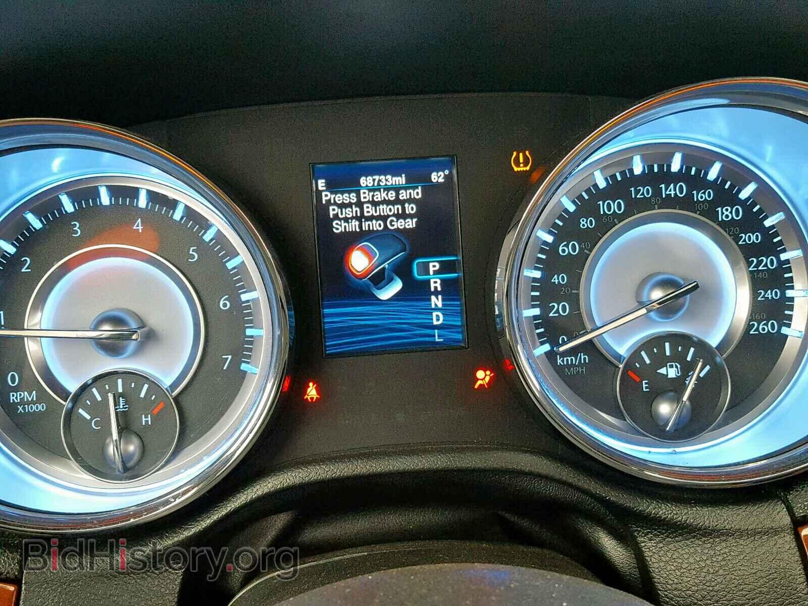 2013 CHRYSLER 300 - VIN: 2C3CCAAG2DH702218 - Фото 8