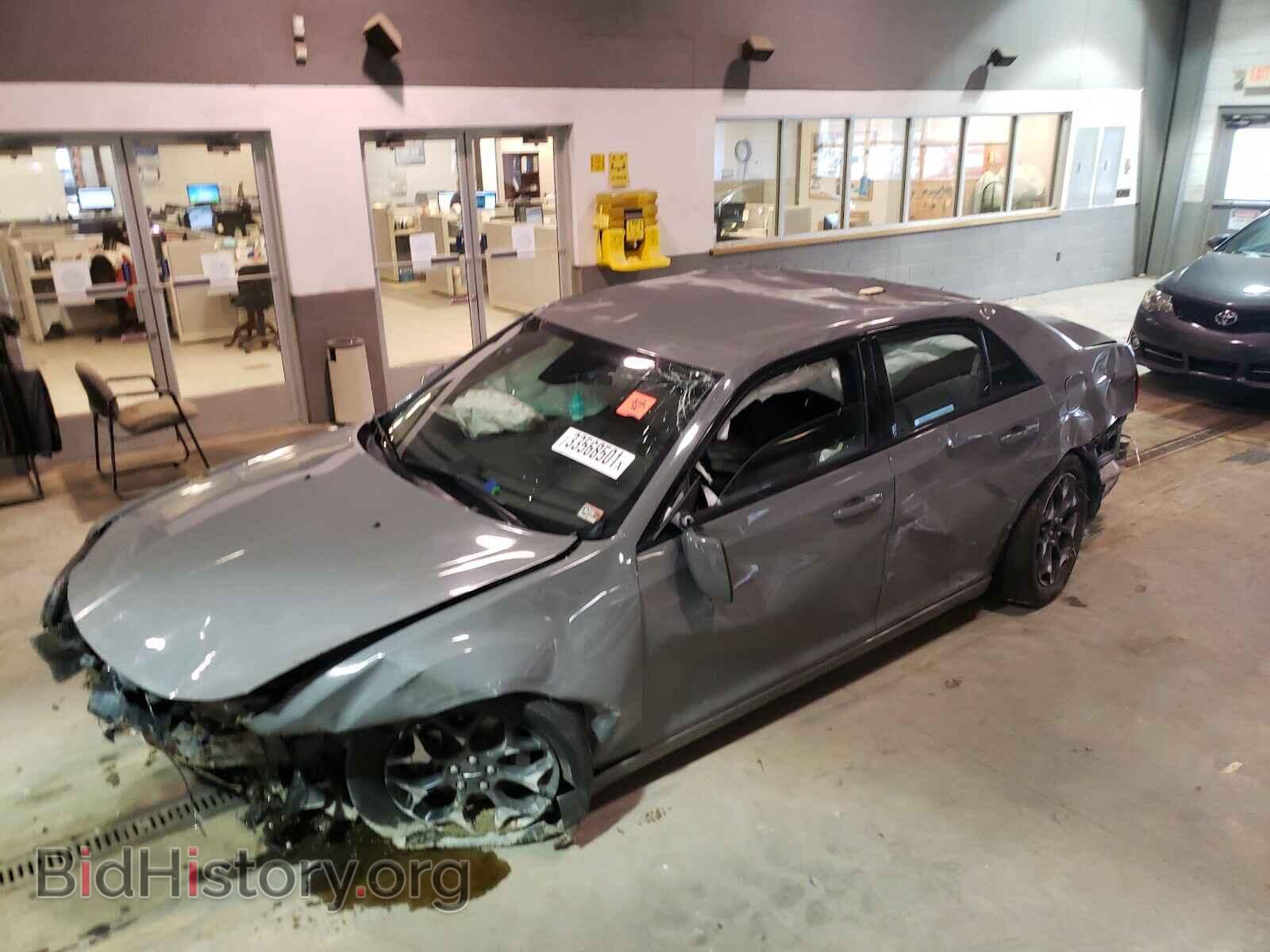 2019 CHRYSLER 300 - VIN: 2C3CCAGG0KH655307 - Фото 9