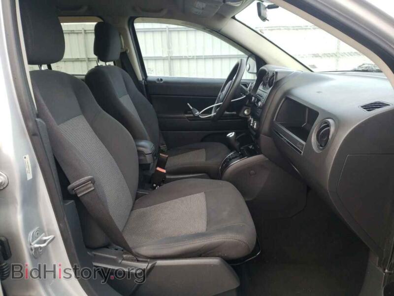 2011 Jeep COMPASS (VIN 1J4NF1FB6BD141745) — photo 5 of 10
