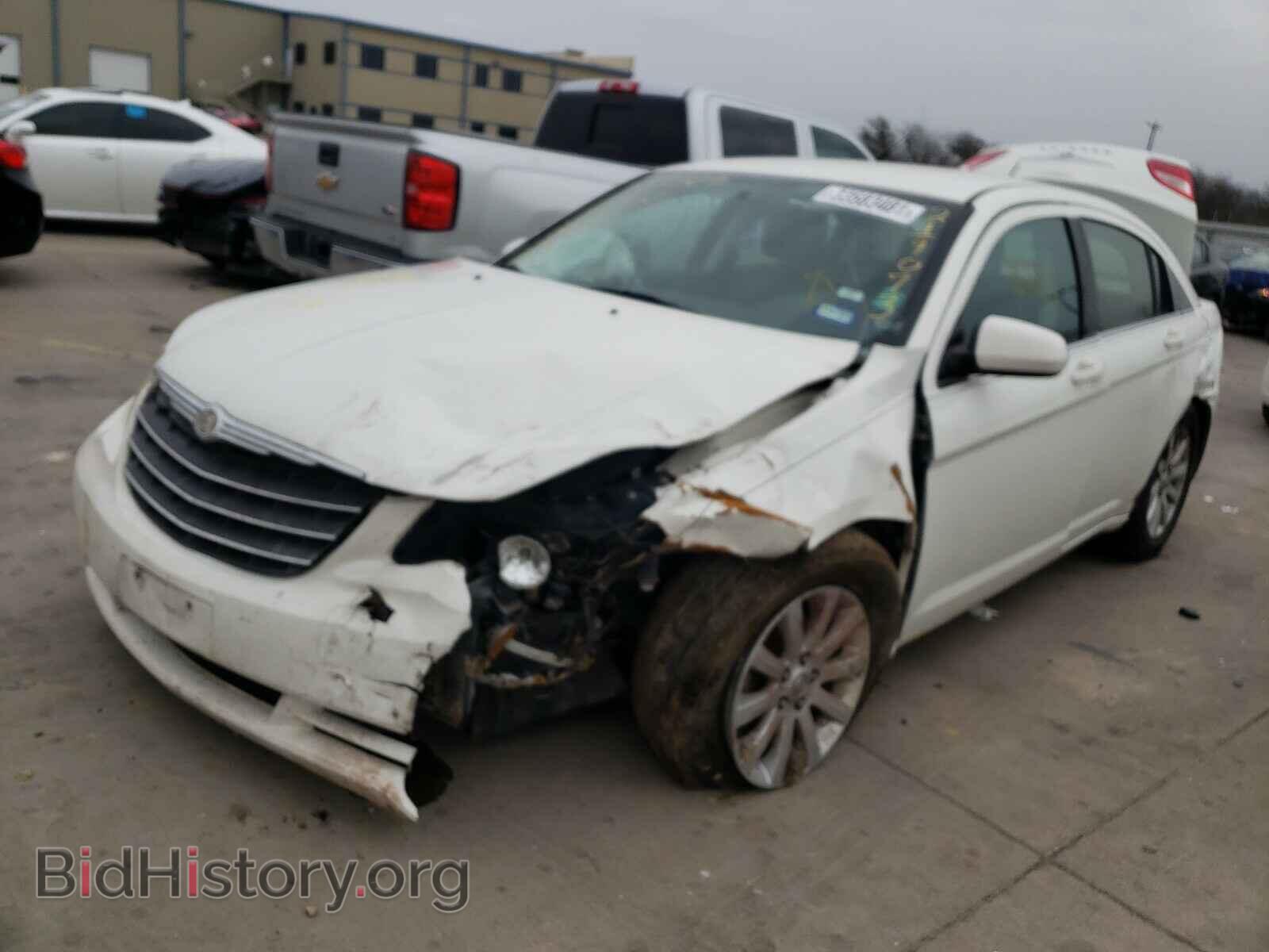 2010 CHRYSLER SEBRING - VIN: 1C3CC5FB9AN219073 - Фото 2