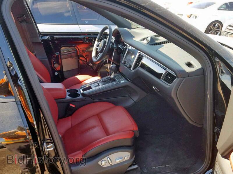 2018 Porsche MACAN (VIN WP1AA2A59JLB09837) — photo 5 of 10
