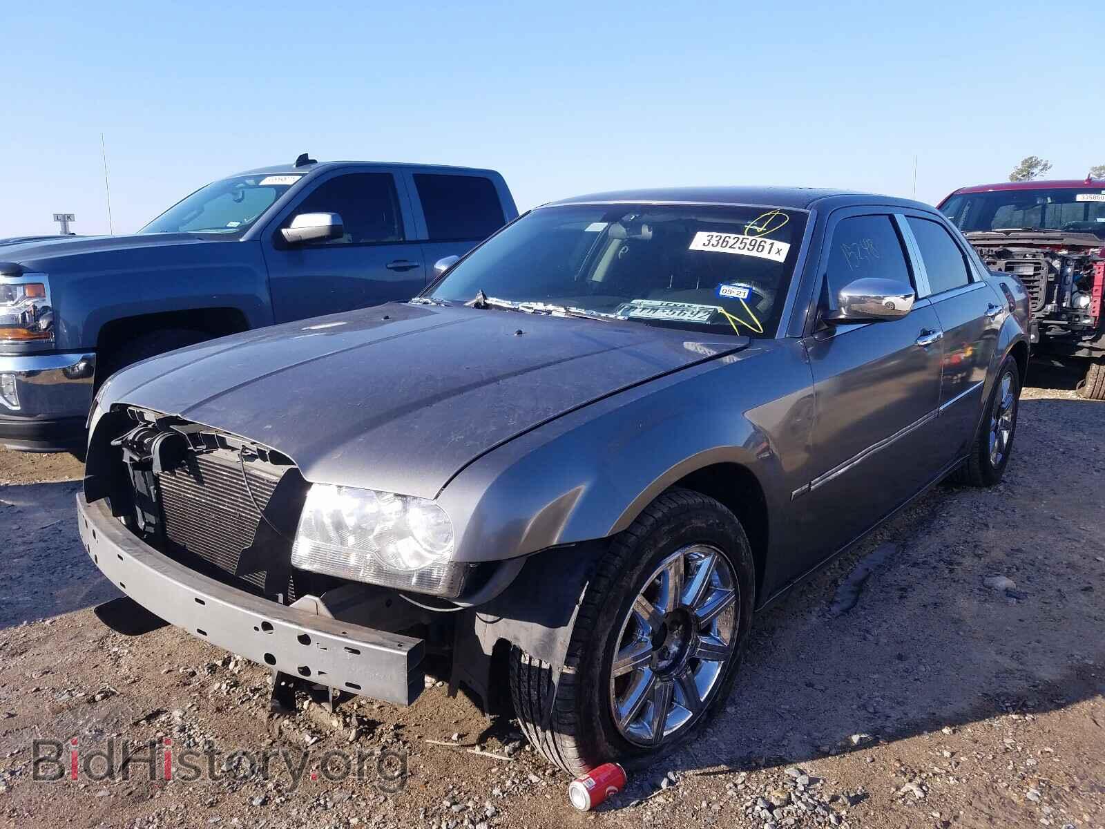 2010 CHRYSLER 300 - VIN: 2C3CA5CVXAH318949 - Фото 2