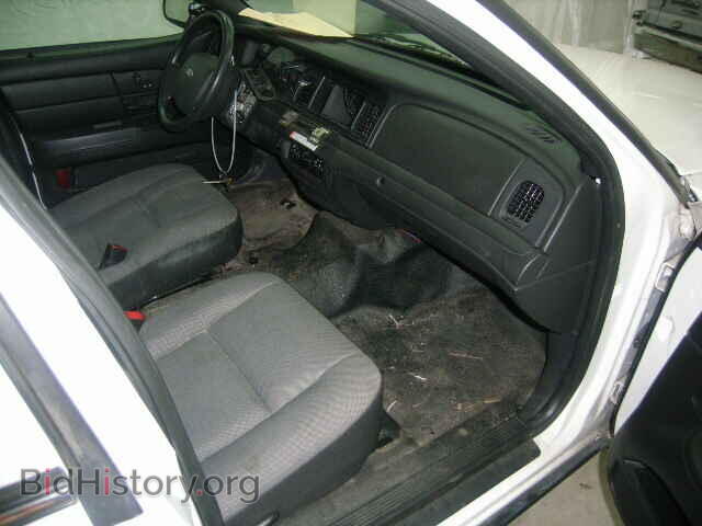 2011 FORD CROWN VIC - VIN: 2FABP7BV7BX172364 - Фото 5