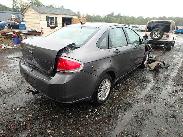 2011 FORD FOCUS - VIN: 1FAHP3FN0BW151221 - Photo 4