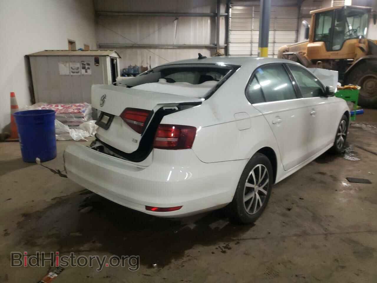 2017 VOLKSWAGEN JETTA - VIN: 3VWDB7AJ1HM413854 - Фото 4
