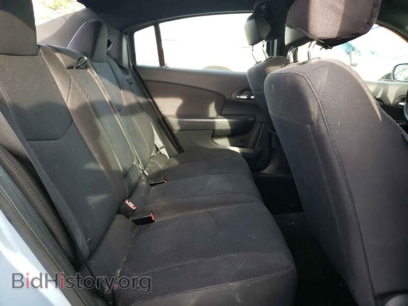 2013 Chrysler 200 (VIN 1C3CCBBB2DN744582) — photo 6 of 10