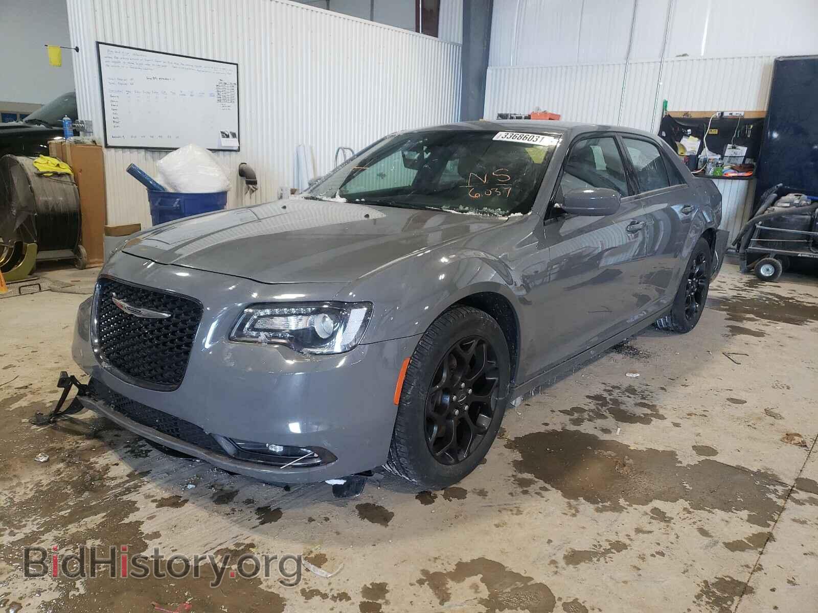 2019 CHRYSLER 300 - VIN: 2C3CCAGG2KH586037 - Фото 2