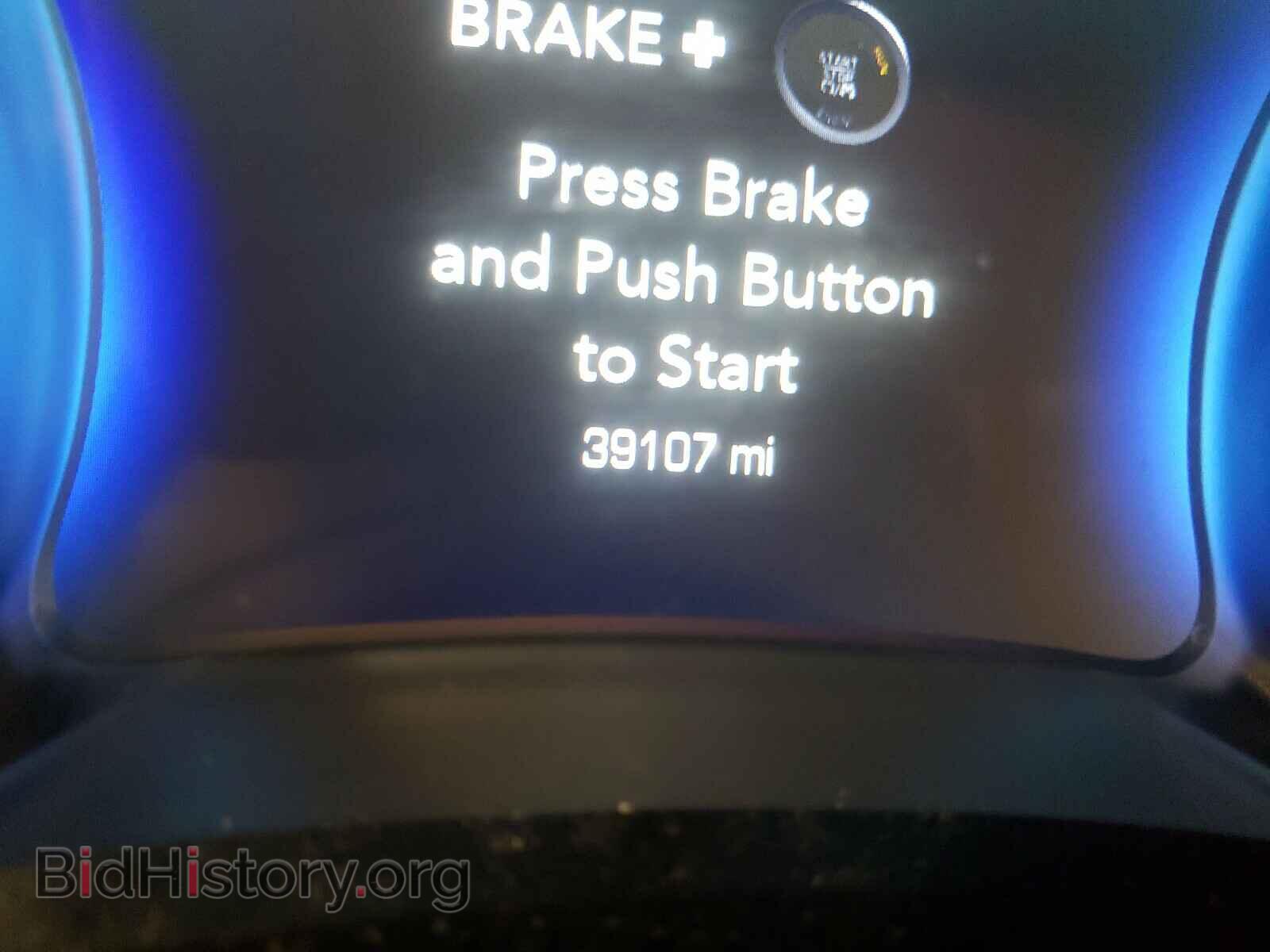 2019 CHRYSLER 300 - VIN: 2C3CCAGG2KH586037 - Фото 8