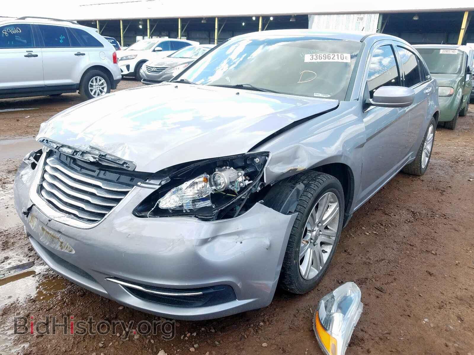 2013 CHRYSLER 200 - VIN: 1C3CCBAB3DN761229 - Фото 2