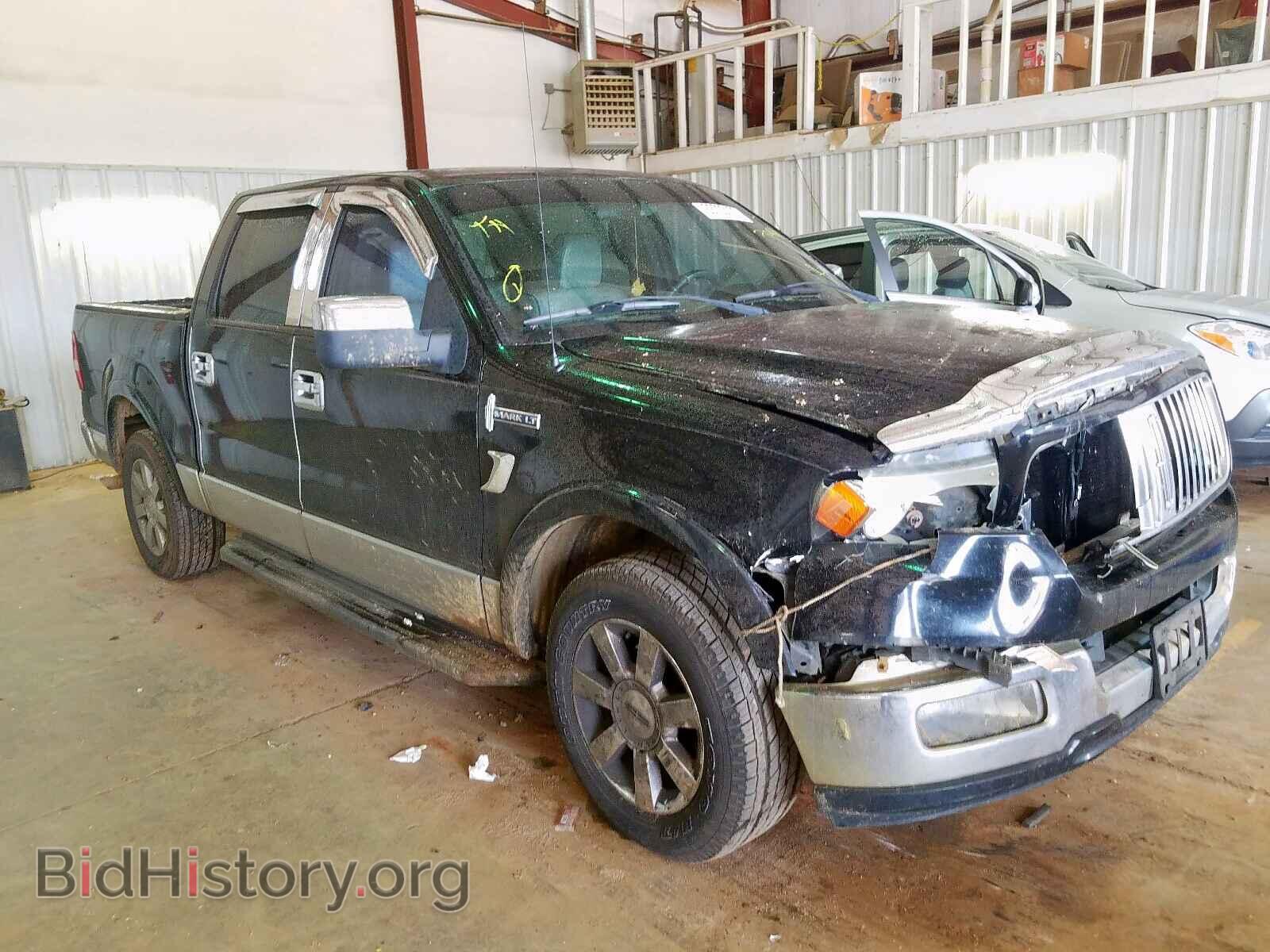 Photo 5LTPW16596FJ07041 - LINCOLN MARK LT 2006