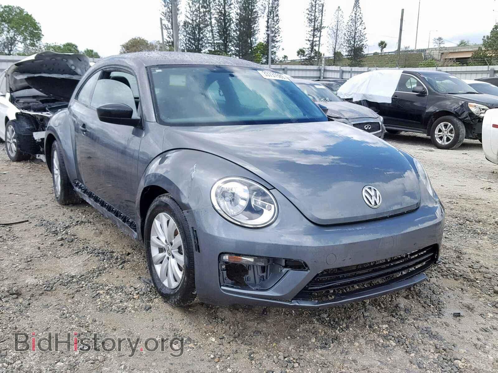 Photo 3VWF17AT4HM624558 - VOLKSWAGEN BEETLE 2017