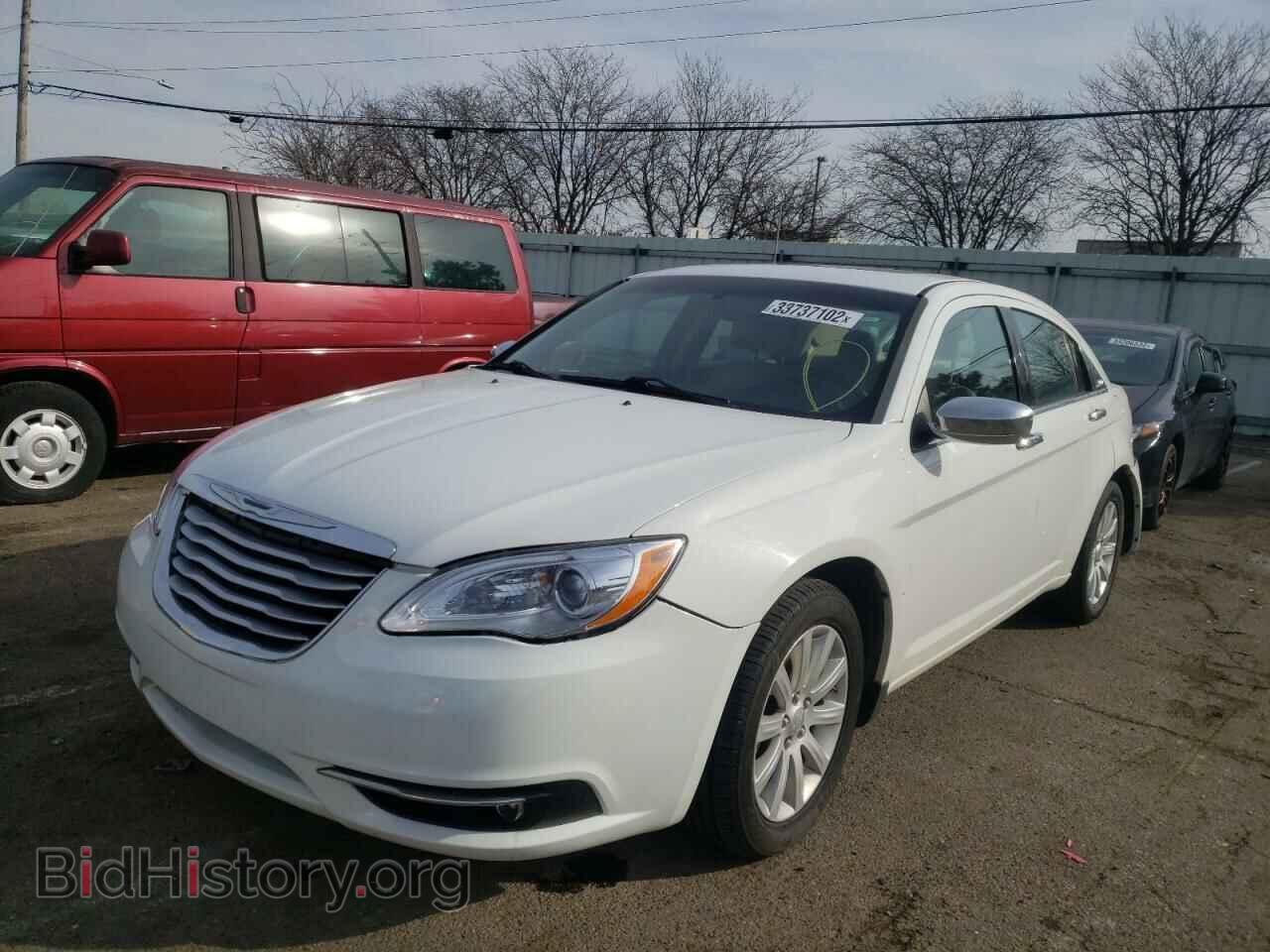 2013 CHRYSLER 200 - VIN: 1C3CCBCG7DN526096 - Фото 2