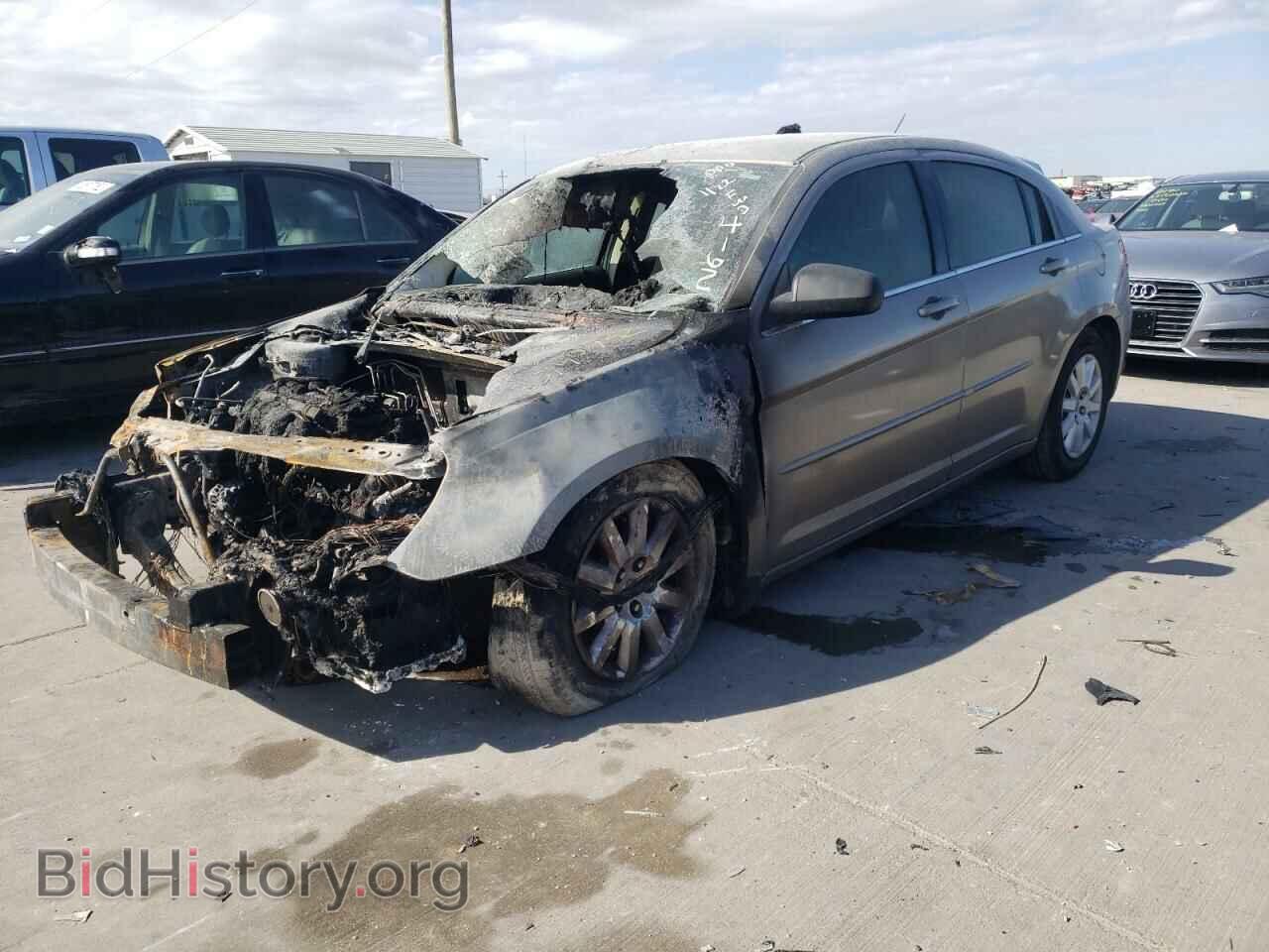 2010 CHRYSLER SEBRING - VIN: 1C3CC4FB8AN154162 - Фото 2