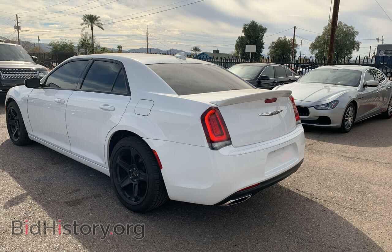 2018 CHRYSLER 300 - VIN: 2C3CCABG8JH214028 - Фото 4