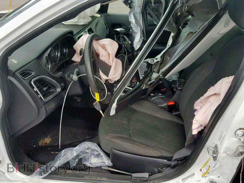 2012 Chrysler 200 (VIN 1C3CCBAB5CN152593) — photo 5 of 10