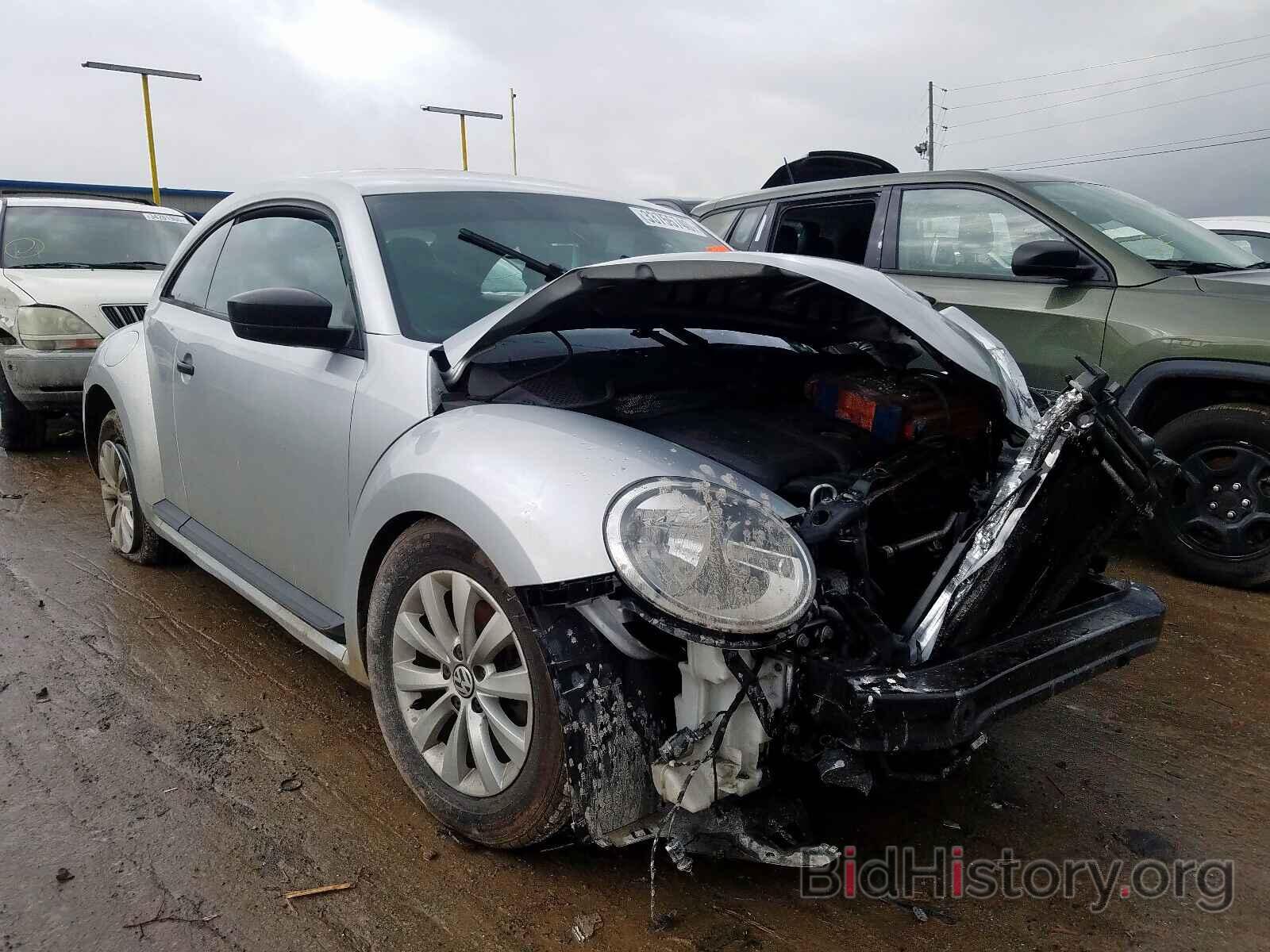 Photo 3VWFP7AT2DM671841 - VOLKSWAGEN BEETLE 2013