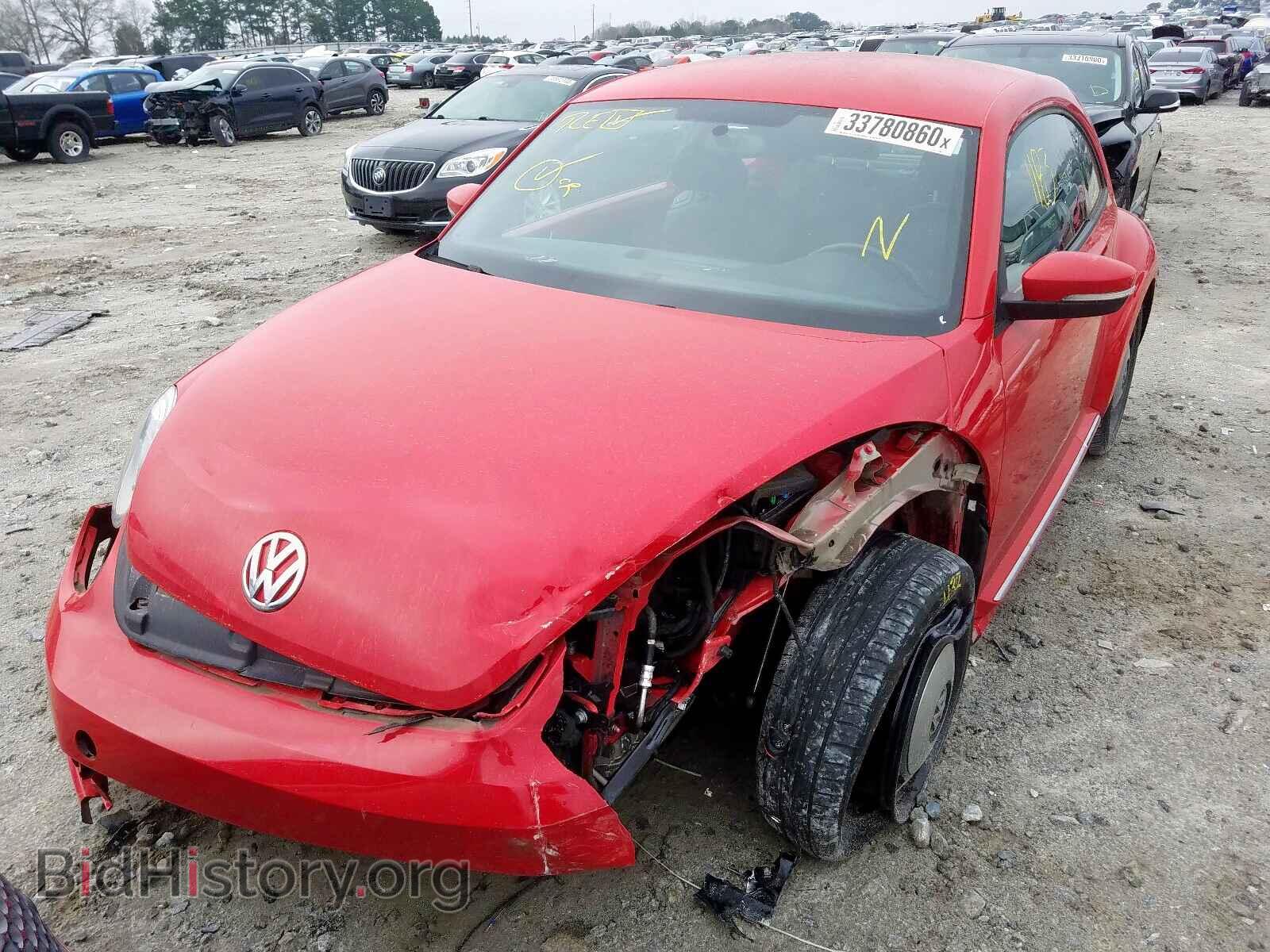 2013 VOLKSWAGEN BEETLE - VIN: 3VWJP7AT2DM675561 - Фото 2