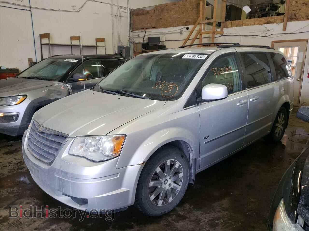 2009 CHRYSLER MINIVAN - VIN: 2A8HR54129R660996 - Фото 2
