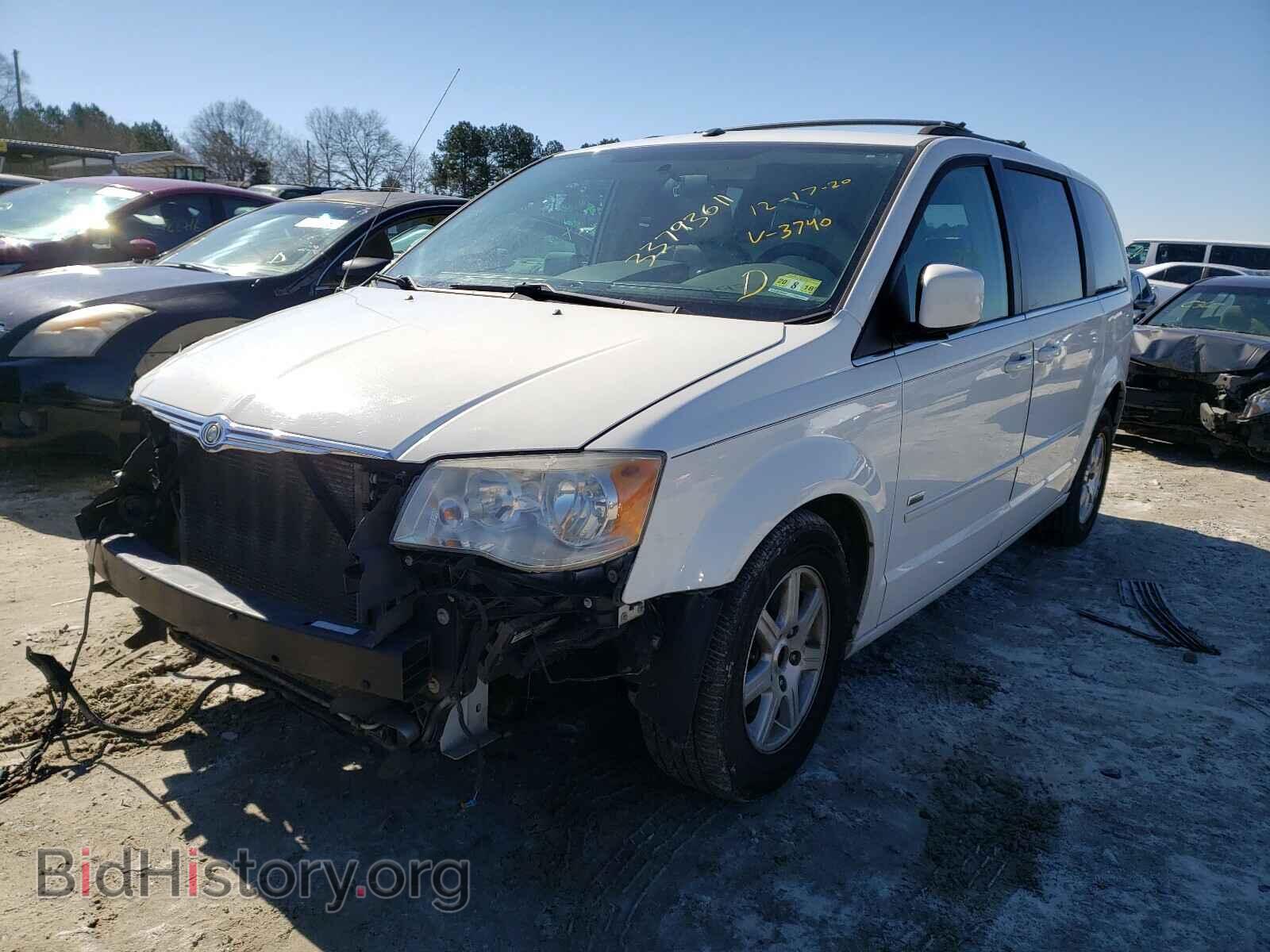 2008 CHRYSLER MINIVAN - VIN: 2A8HR54P28R843740 - Фото 2