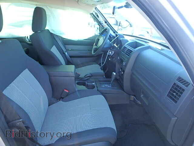 2008 Dodge NITRO (VIN 1D8GT28K28W189543) — photo 5 of 10