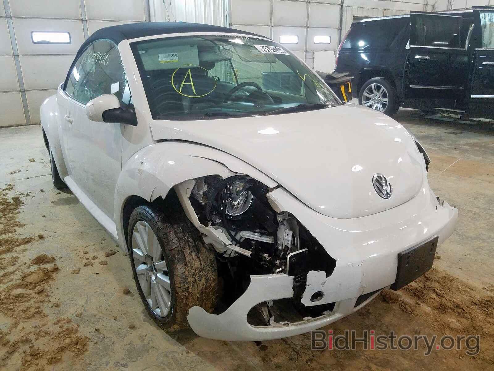 Photo 3VWRW3AL1AM008734 - VOLKSWAGEN BEETLE 2010