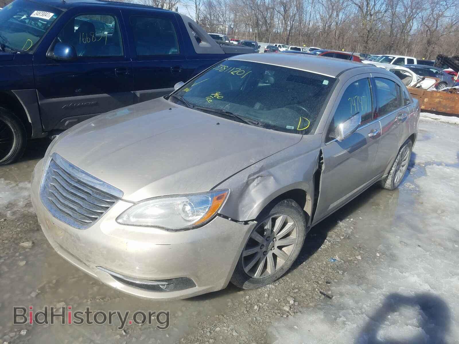 2013 CHRYSLER 200 - VIN: 1C3CCBCG6DN583261 - Фото 2