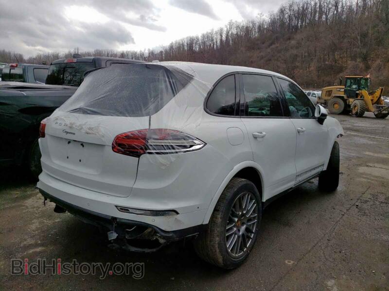 2017 Porsche CAYENNE (VIN WP1AA2A25HKA83906) — фото 4 из 10