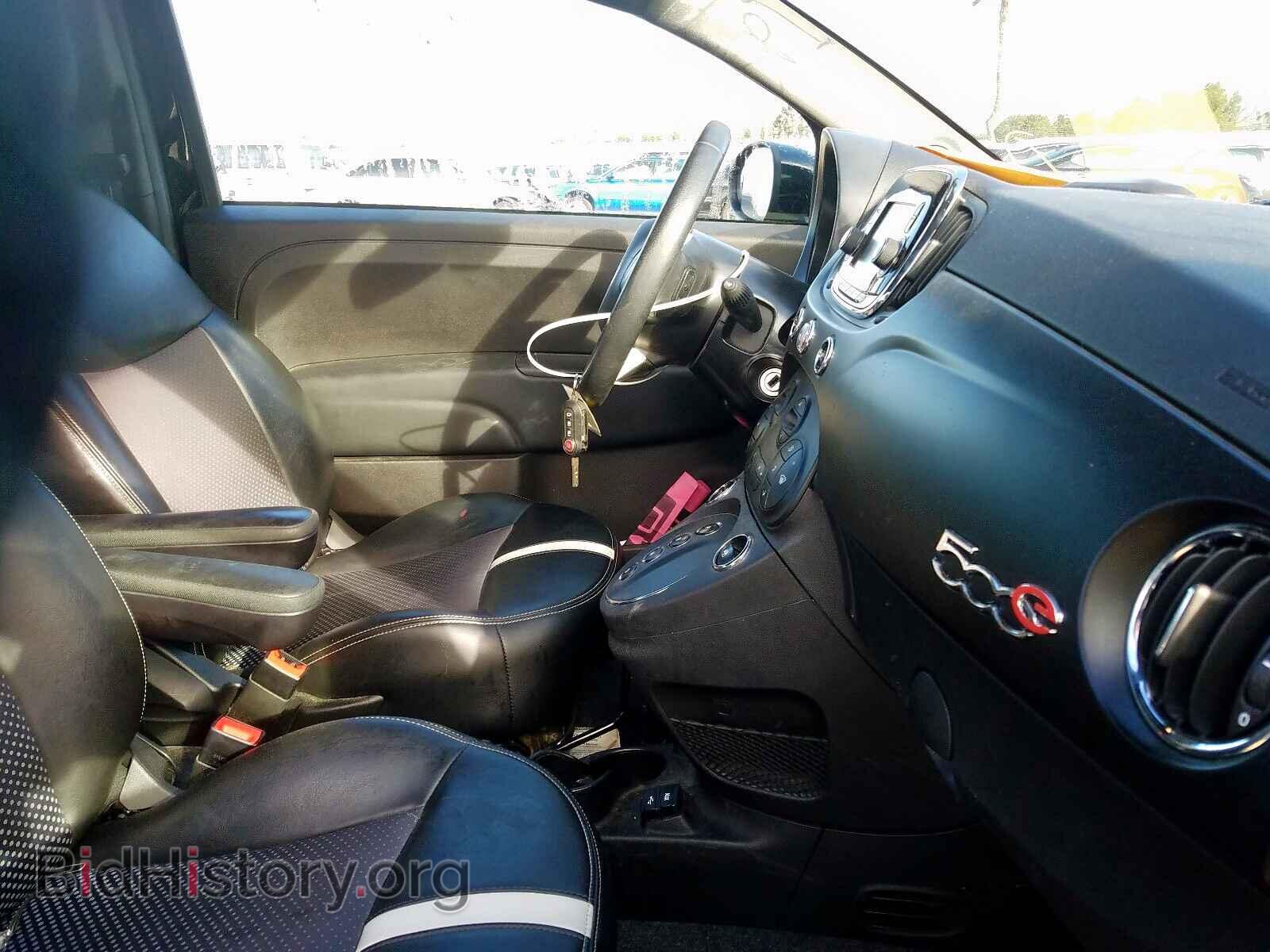 2017 FIAT 500 - VIN: 3C3CFFGEXHT636606 - Фото 5
