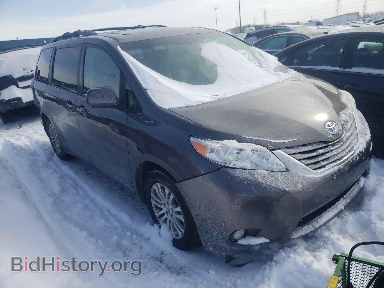 Photo 5TDYK3DC2BS013545 - TOYOTA SIENNA 2011