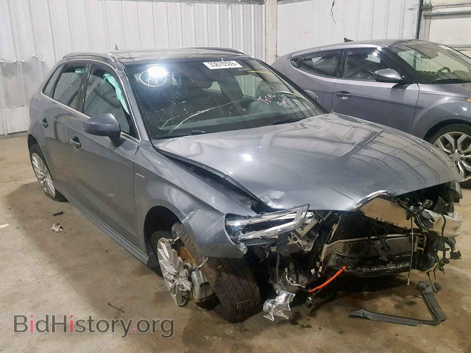 Фотография WAUTPBFF0HA137684 - AUDI A3 2017