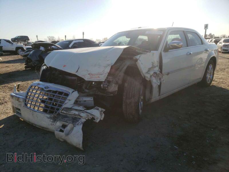 2008 Chrysler 300 (VIN 2C3LA63H18H201674) — фото 2 из 10