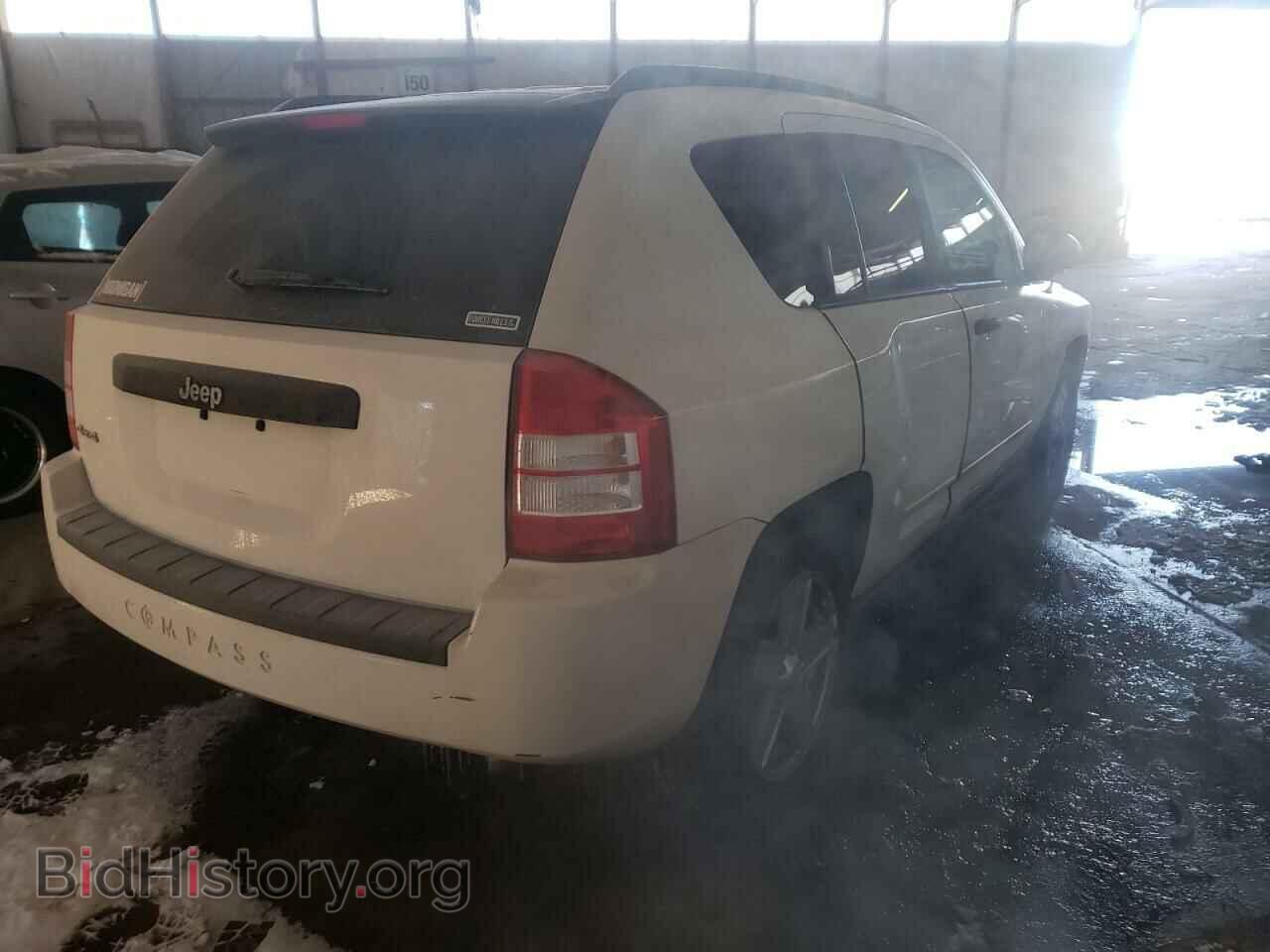2009 JEEP COMPASS - VIN: 1J4FF47B69D205863 - Photo 4