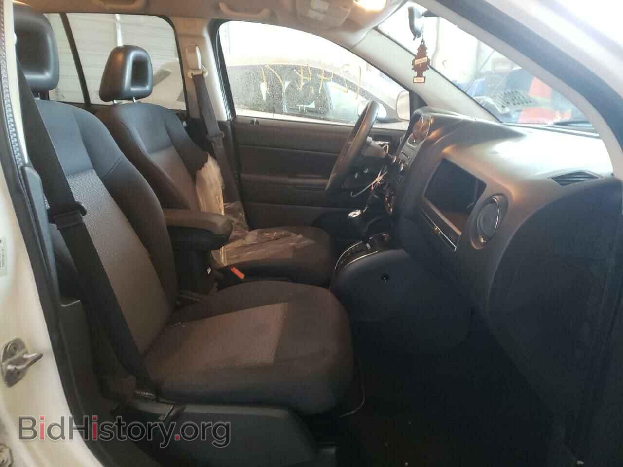 2009 JEEP COMPASS - VIN: 1J4FF47B69D205863 - Photo 5