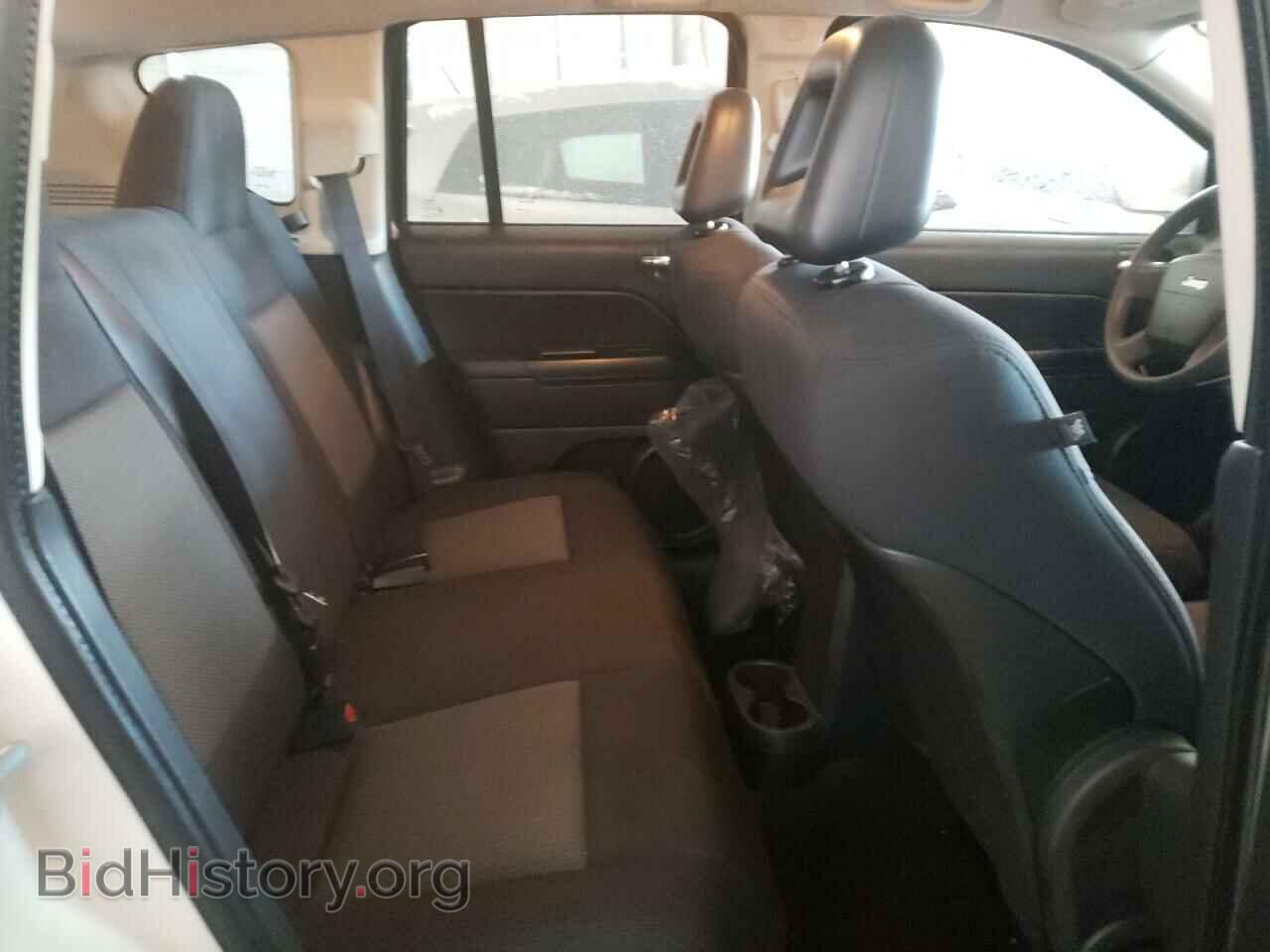 2009 JEEP COMPASS - VIN: 1J4FF47B69D205863 - Photo 6