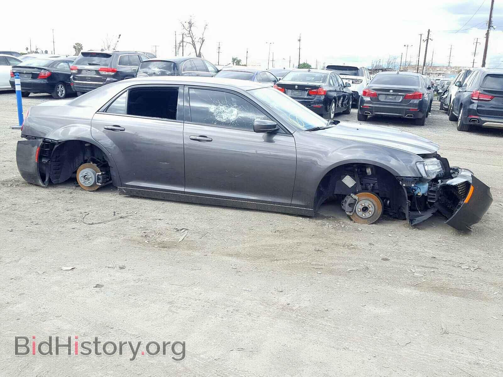 2019 CHRYSLER 300 - VIN: 2C3CCABG8KH585451 - Фото 9