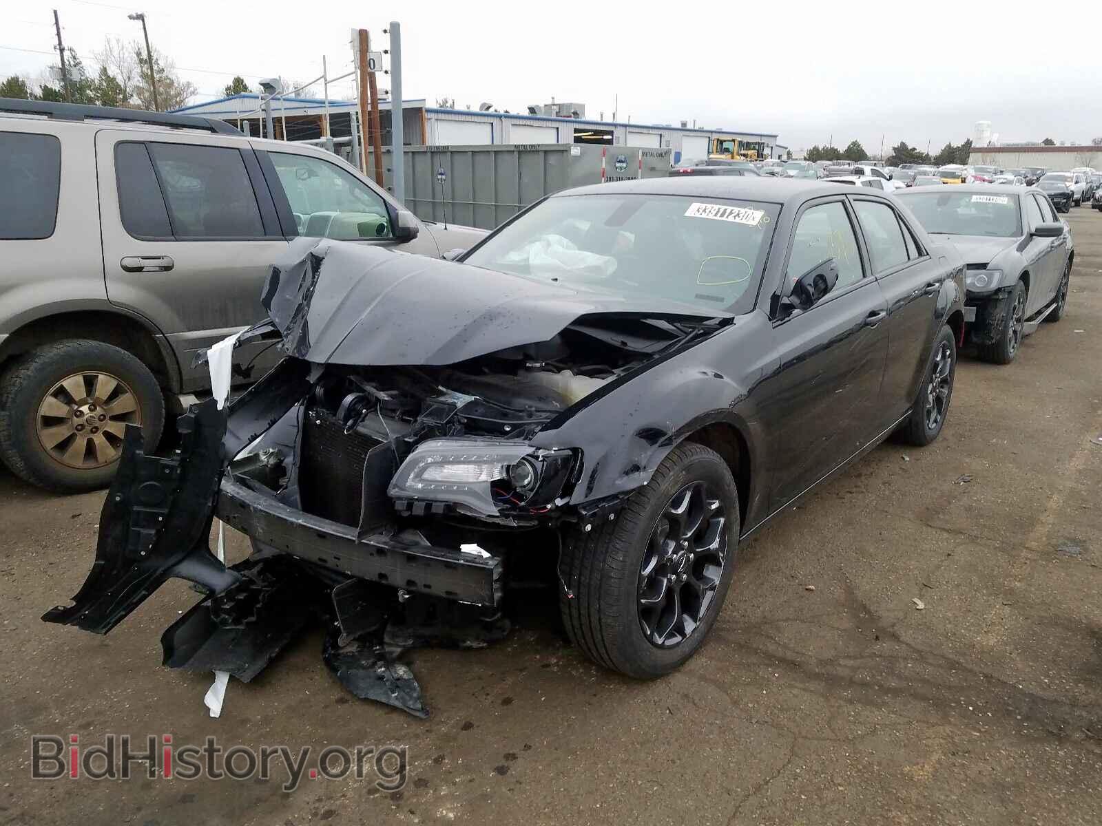 2019 CHRYSLER 300 - VIN: 2C3CCAGG0KH569107 - Фото 2