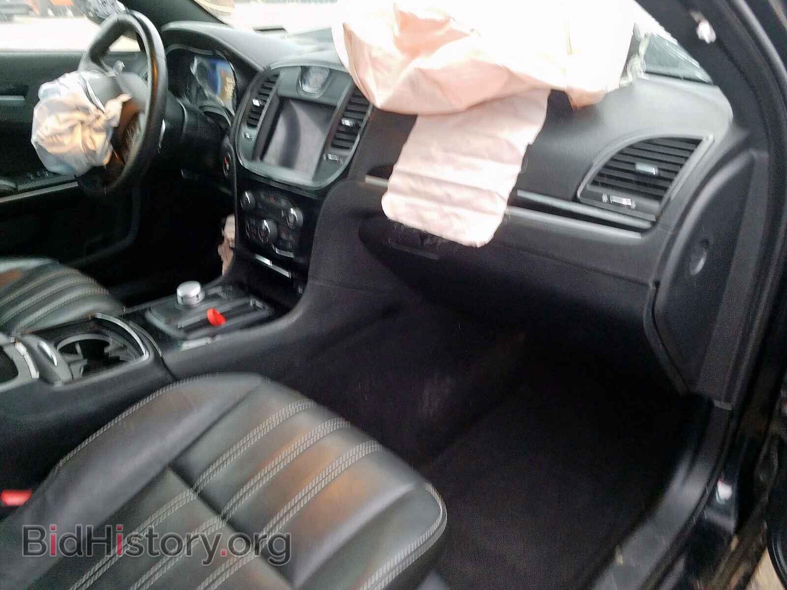 2019 CHRYSLER 300 - VIN: 2C3CCAGG0KH569107 - Фото 9