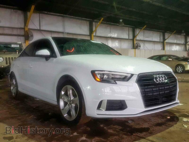 2017 Audi A3 A3 Premium (VIN WAUAUGFF1H1038837) — фото 1 из 10, Copart, повреждение: задняя часть