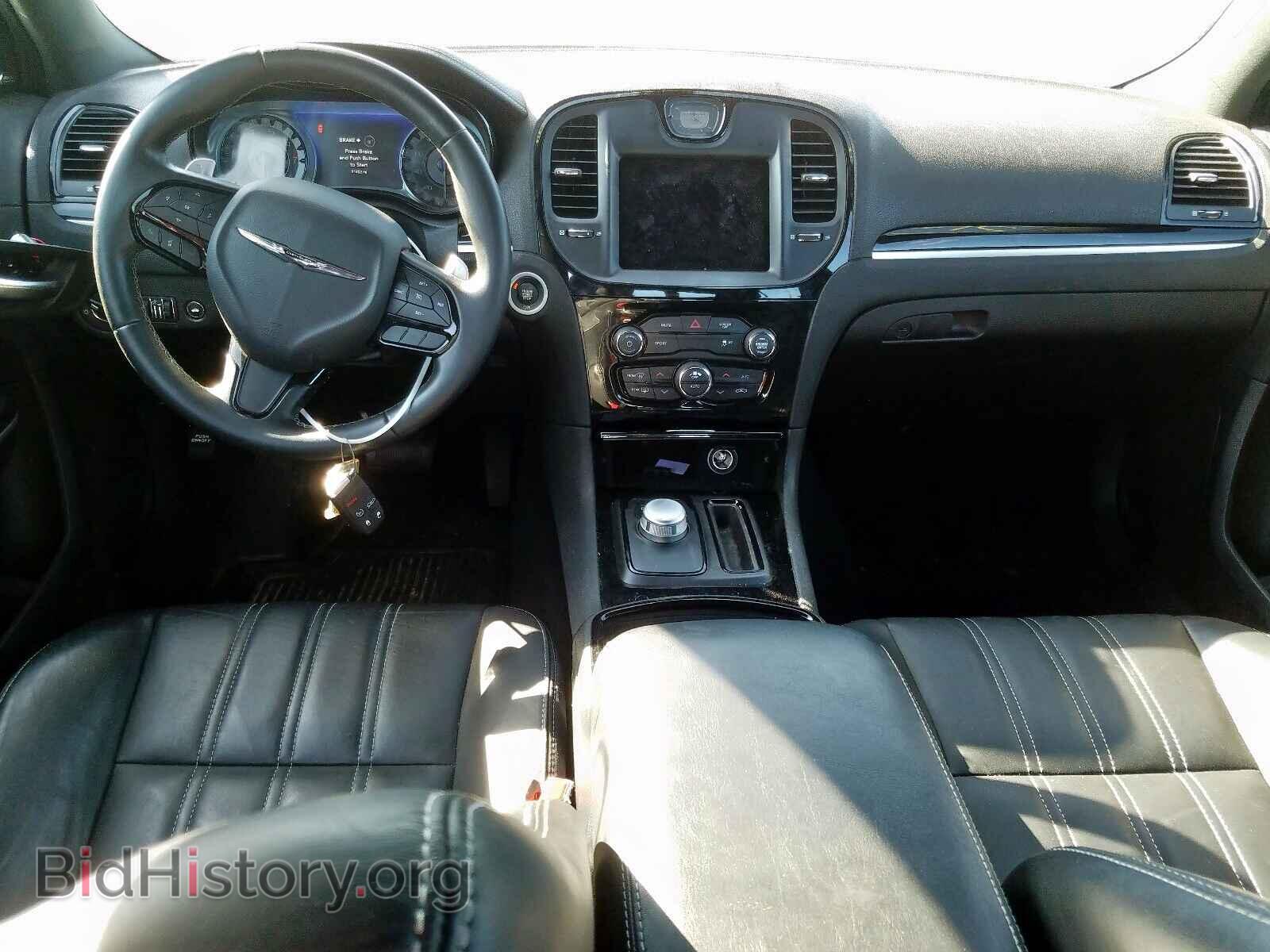 2019 CHRYSLER 300 - VIN: 2C3CCAGG2KH648620 - Фото 9