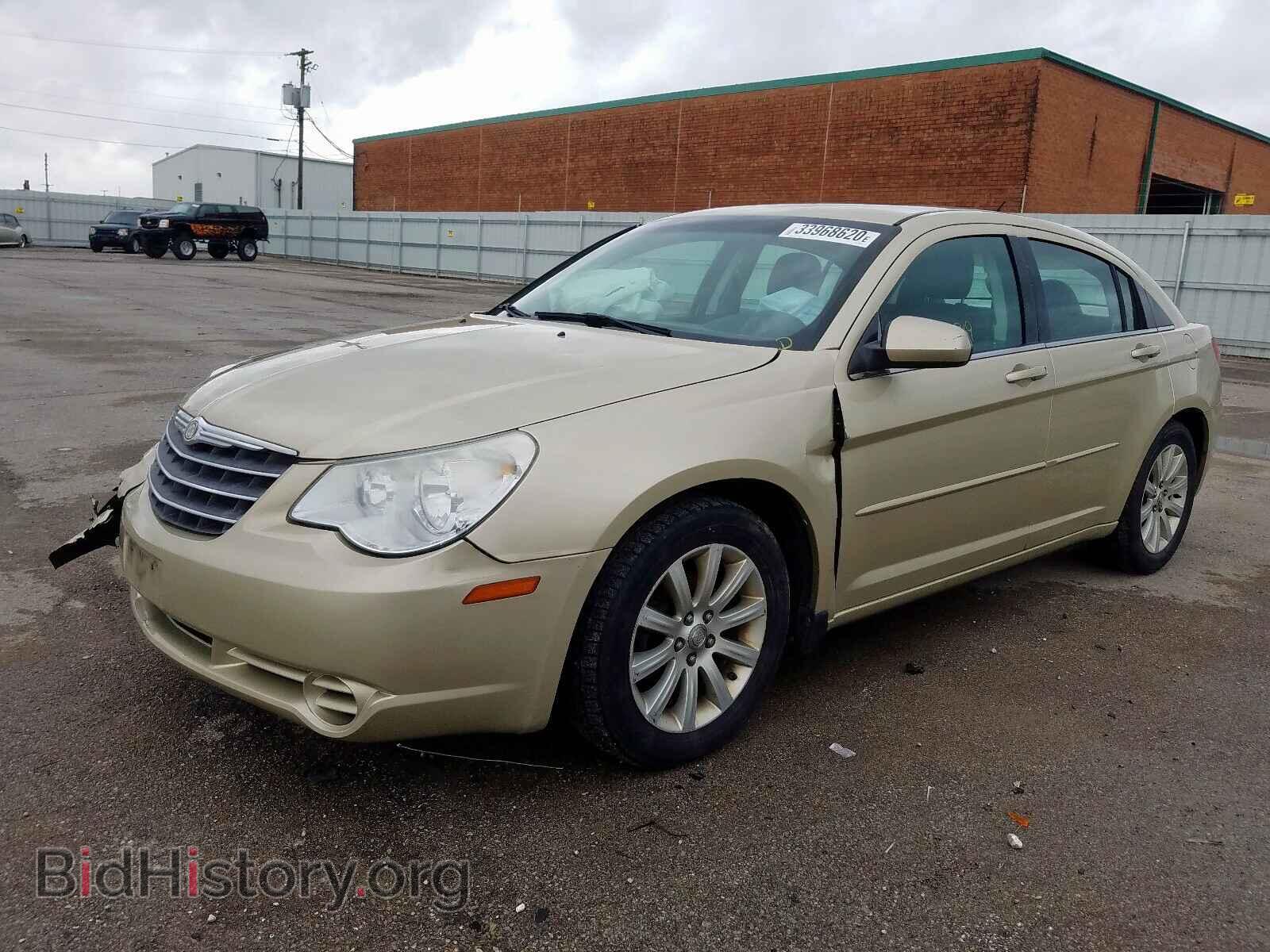 2010 CHRYSLER SEBRING - VIN: 1C3CC5FD2AN197130 - Photo 2