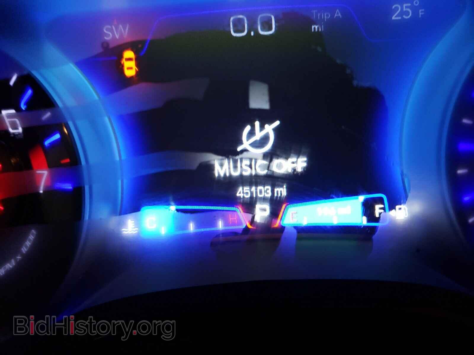 2019 CHRYSLER 300 - VIN: 2C3CCABG3KH618100 - Фото 8
