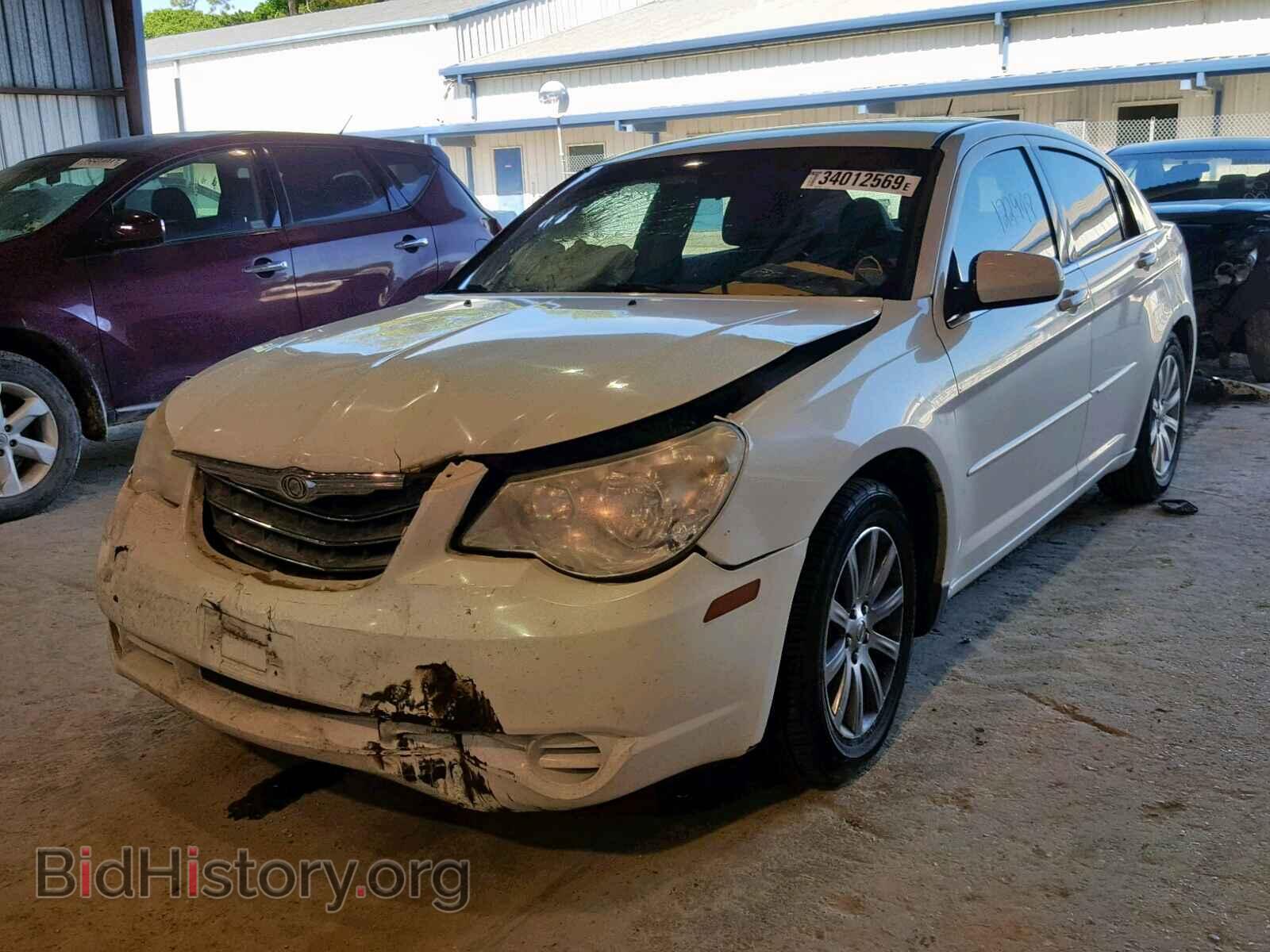 2010 CHRYSLER SEBRING - VIN: 1C3CC5FB9AN140874 - Фото 2
