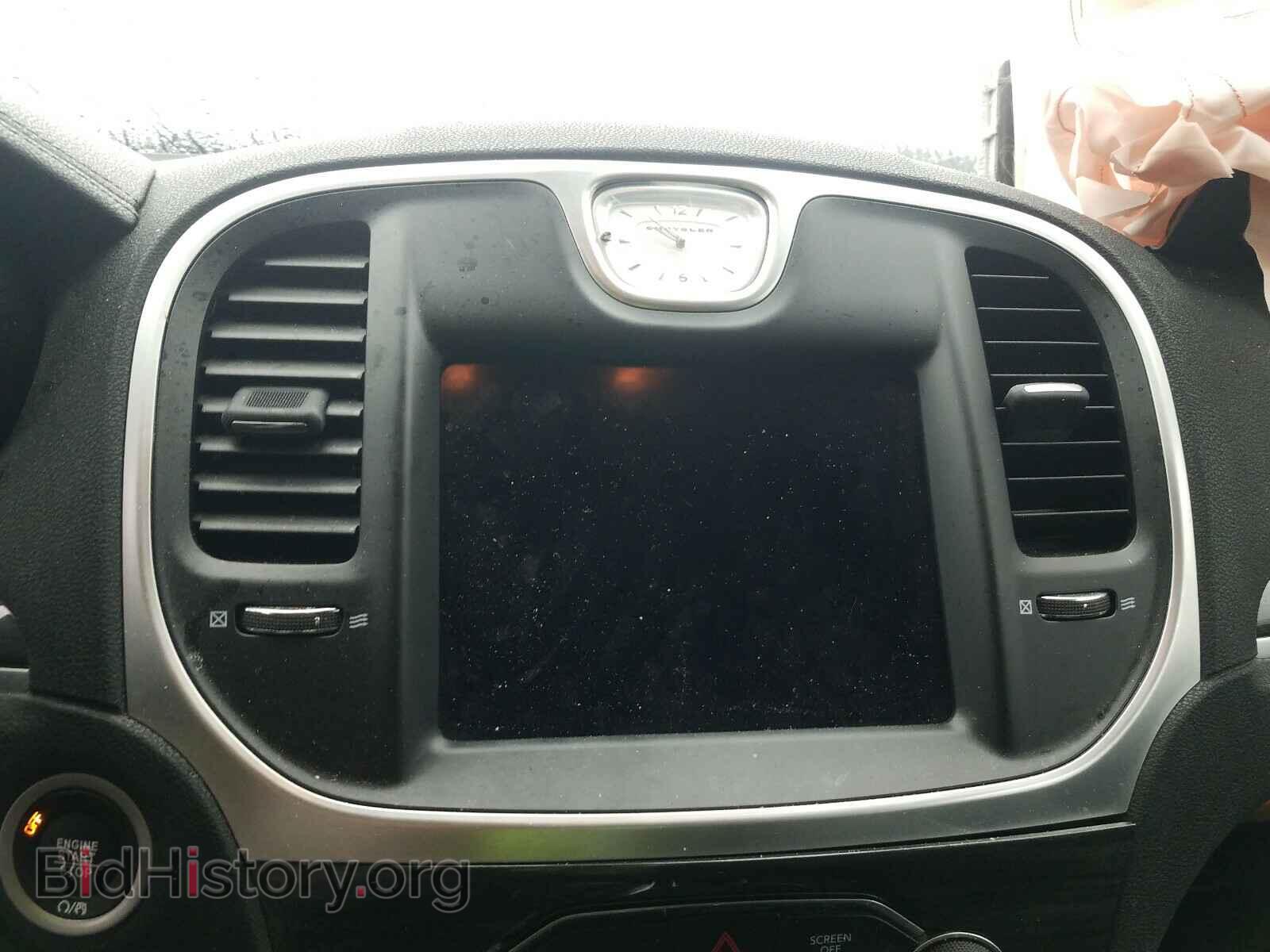 2019 CHRYSLER 300 - VIN: 2C3CCAAG8KH564780 - Фото 9