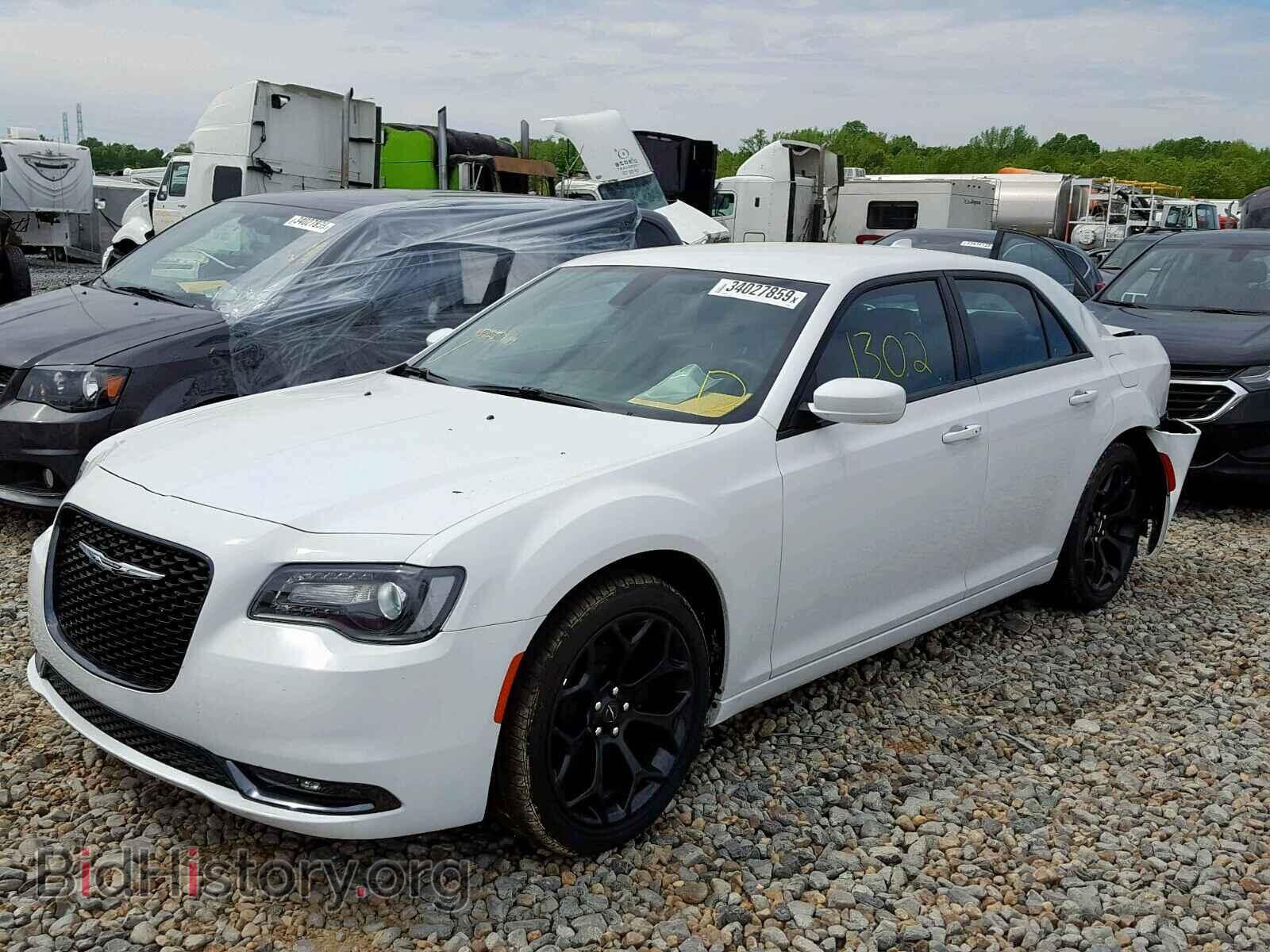 2019 CHRYSLER 300 - VIN: 2C3CCABG5KH609365 - Фото 2