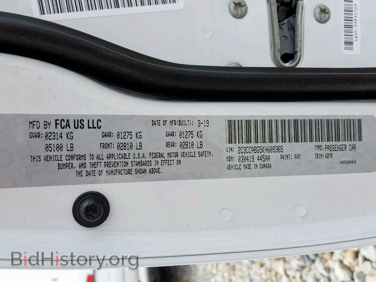 2019 CHRYSLER 300 - VIN: 2C3CCABG5KH609365 - Фото 10